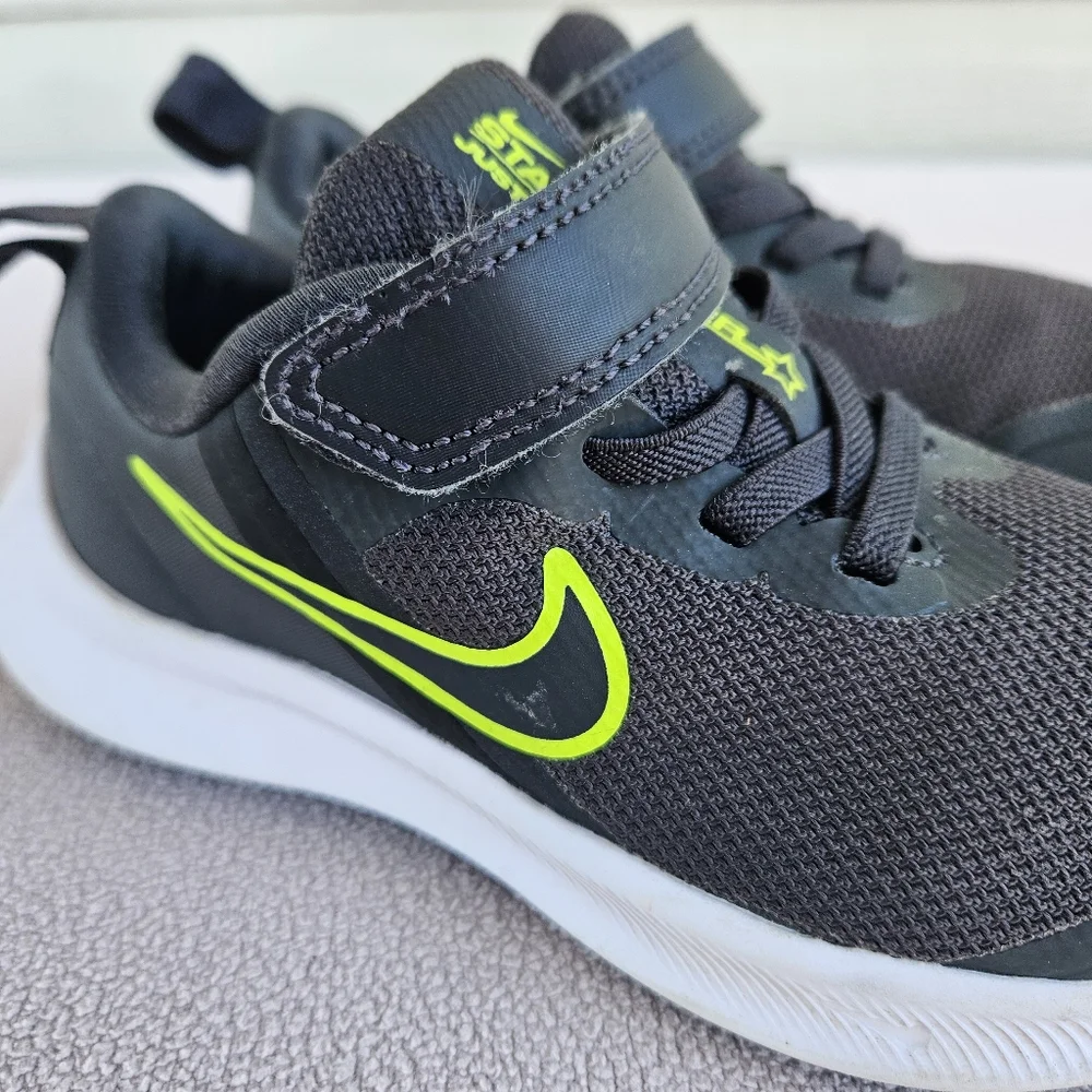 Nike Star Runner 3 Athletic Sneaker SZ 11C Sneaker Grey Hook & Loop DA2777-004